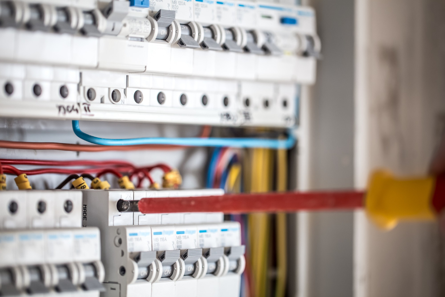 Instalacje elektryczne i hydrauliczne